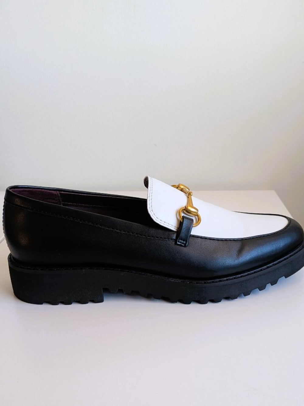 NWOT Franco Sarto Lug Sole Loafers Black and White with Gold trim, Sz 9 - Picture 4 of 6
